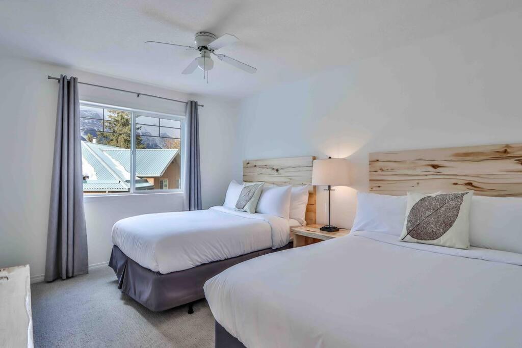 Big Mountain Views - Bright 2-Story Corner Unit Apartment Canmore Exterior photo